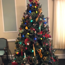 Riddles, greenery, and holiday activities bring cheer to Homeland residents