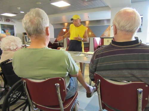 Herm Minkoff leading sports talk with homeland residents